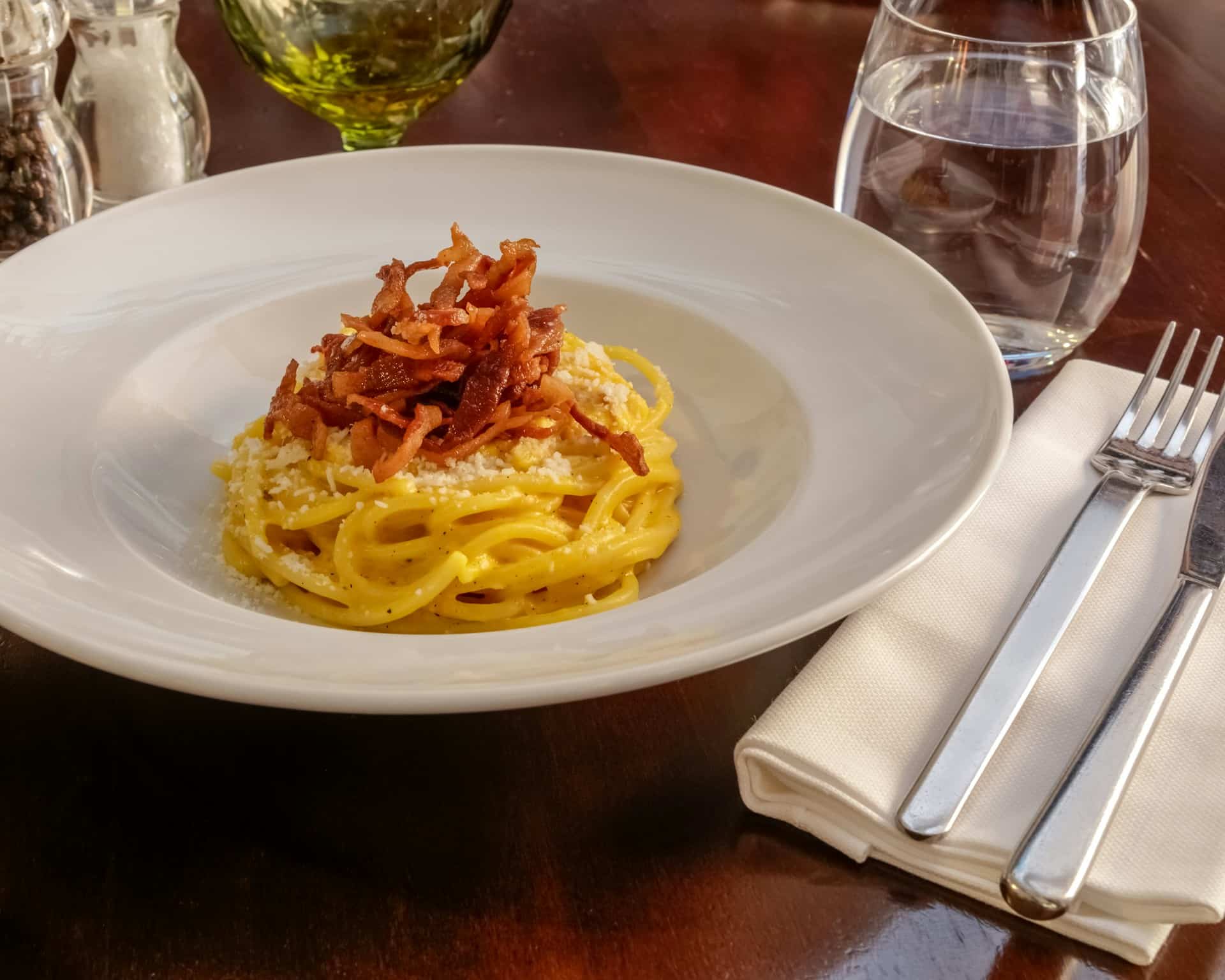 Piatto di pasta alla carbonara